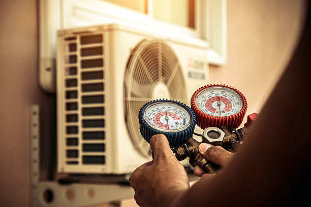 Professional Hvac technician working in Vandalia, IL